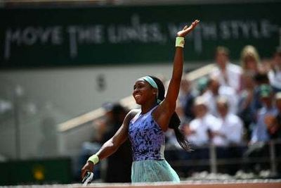 French Open: Coco Gauff reaches first Grand Slam semi-final after straight-sets win over Sloane Stephens