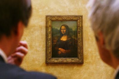 Mona Lisa attacked with slice of cake