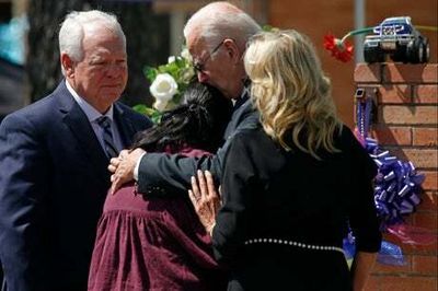 Grieving Texas town starts to lay to rest mass shooting victims