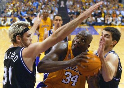 On this date: Lakers score controversial win over Kings in 2002 WCF