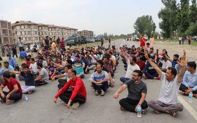 Morning Digest | Fresh wave of fear hits Kashmir; Fewest Civil Service recruits this year since 2012, and more