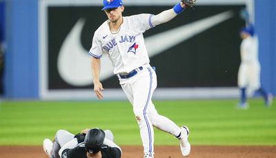 White Sox’ baserunning miscue helps Jays preserve 6-5 win