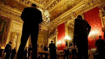 French diplomats break 'bond of secrecy' in strike over foreign ministry reforms