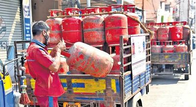 LPG Price: Commercial cooking gas cylinder price cut by Rs 135 from June 1