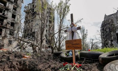 Makeshift graves and notes on doors: the struggle to find and bury Mariupol’s dead