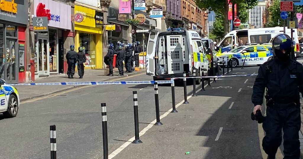 Croydon incident Riot police storm street as wanted…