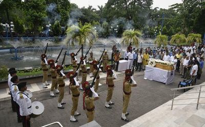 West Bengal Government pays homage to singer KK with a gun salute