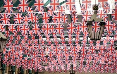 Queen’s Platinum Jubilee: Streets to be covered in bunting as shops run low