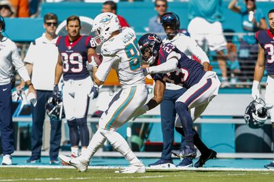 PFF ranks Dolphins TE Mike Gesicki outside top 10 at the position