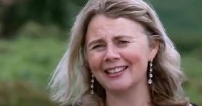 Bargain Hunt fans call for expert to be axed as she breaks antique leaving it worthless