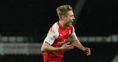 Former Celtic player signs new contract at English Championship club