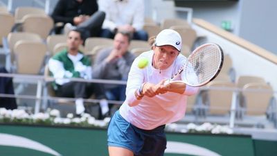 Swiatek sees off Pegula to set up Kasatkina semi-final at French Open