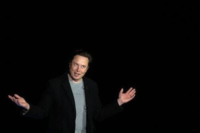 Elon Musk, pioneer of the future, wants you in an office 40 hours per week