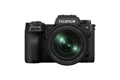 Fujifilm’s X-H2S APS-C shoots 6.2K video and 40 fps burst photos