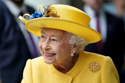 UK overlooks crisis to celebrate queen's jubilee