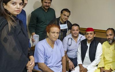 Akhilesh Yadav meets Azam Khan at a Delhi hospital