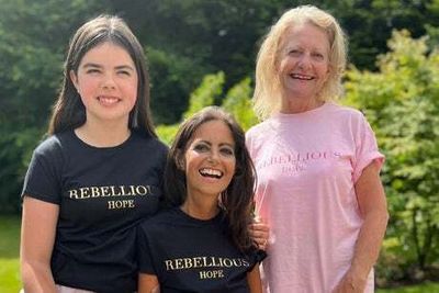 Dame Deborah James and her daughter model new T-shirts for Bowelbabe fund