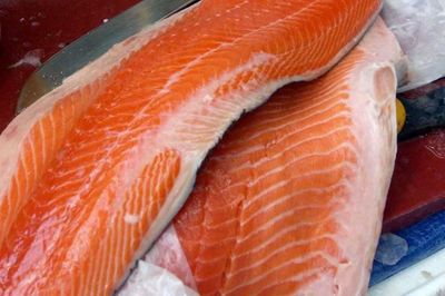 Brexit 'still hammering' UK food and drinks exports, report shows