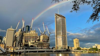 Workers return to Brisbane CBD after COVID-19, as companies entice staff with 'high-quality' experiences