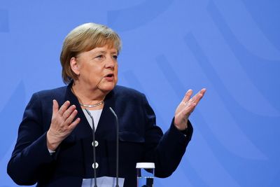After criticism, Germany's Merkel shows solidarity for Ukraine - source