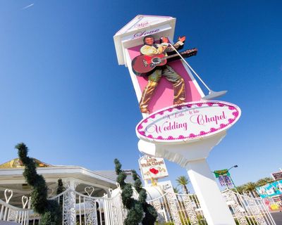 Las Vegas chapels told to stop unauthorised Elvis-themed weddings