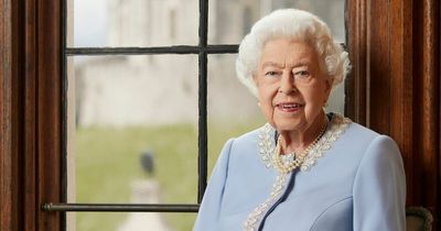 Queen thanks nation on eve of historic Jubilee weekend celebrations