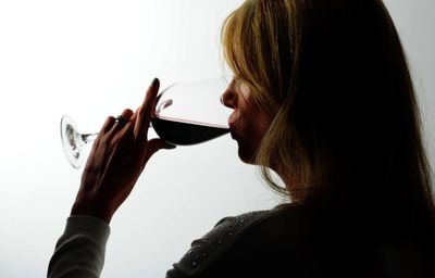 Could those who enjoy a stiff drink have better recovery from surgery?