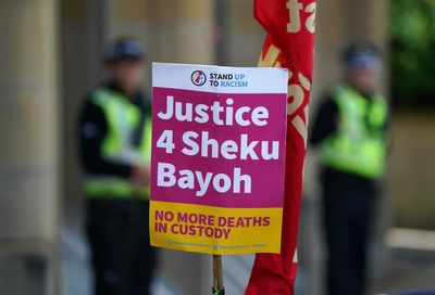 Attempts to give Sheku Bayoh CPR 'may have been hindered by handcuffs'