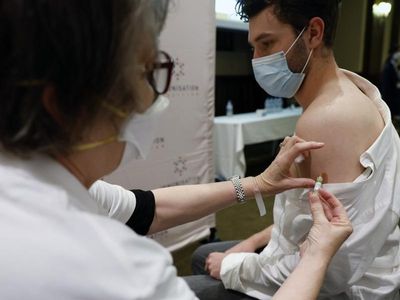 Free flu jabs at Tasmanian GPs, pharmacies