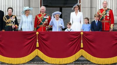 Macron congratulates Elizabeth II on her 70-year reign as Jubilee gets underway