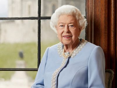 New portrait of Queen unveiled to celebrate platinum jubilee