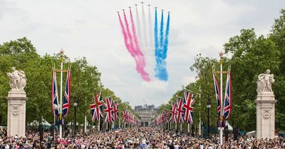 Queen's Jubilee Red Arrows fly past time and route