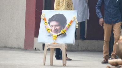 RIP KK (1968-2022): Cremated at Versova Hindu Cemetery in Mumbai, son Nakul performs last rites