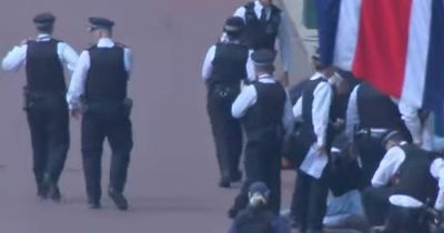 Queen's Jubilee security breach as protesters crash parade ahead of Royals arriving