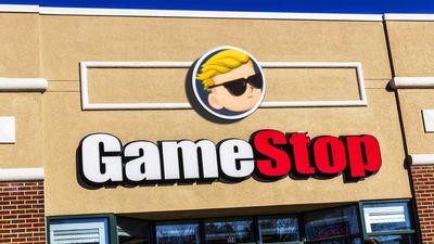 GameStop Stock Edges Lower After Wider Q1 Loss, No Near-Term Sales Guidance