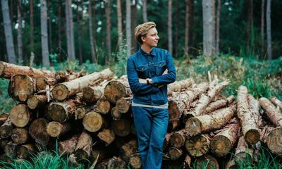 George Ezra: Gold Rush Kid review – boy of summer lets the clouds gather