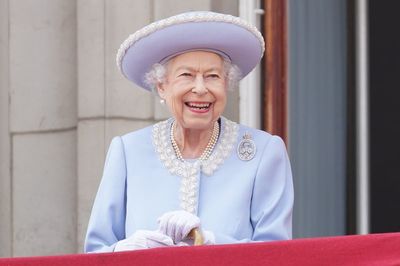 Jubilee Queen takes to Palace balcony for Trooping celebrations