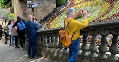 Edinburgh tourists flock to celebrate Queen's Jubilee in the capital sunshine
