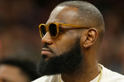 LeBron becomes first active NBA player worth $1 bln: Forbes