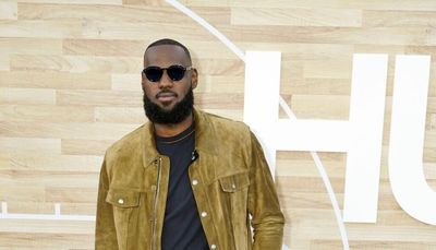 LeBron James becomes first active NBA player to become a billionaire