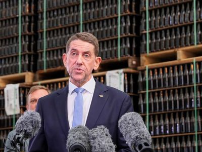 Qld govt eyes budget deficit under $1.7b