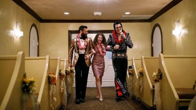 Las Vegas chapels told to stop holding Elvis-themed weddings by licensing company