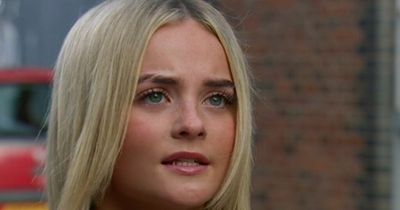 Corrie fans gobsmacked at Imran murder twist as Kelly throws suspect under the bus