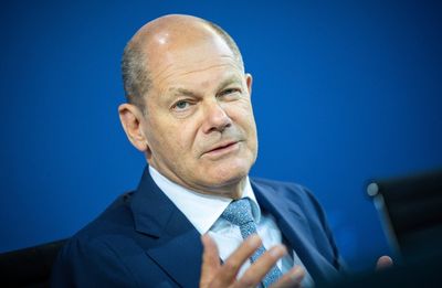 German parliament OKs higher minimum wage pledged by Scholz