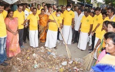 Minister launches cleanliness drive in Villupuram
