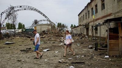 Ukraine holds out on 100th day of war