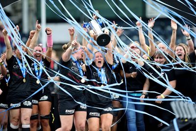 Saracens defeat Exeter Chiefs to reclaim Premier 15s title in front of record crowd