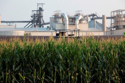 EPA raises amount of ethanol that must be blended with gas