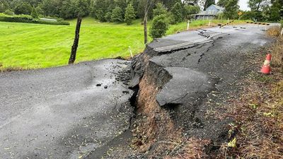 NSW opposition warns of voter anger, frustration at March 2023 election over 'terrible' regional roads