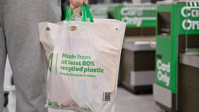 Woolworths and Big W are phasing out reusable plastic shopping bags. Here's what that means for shoppers